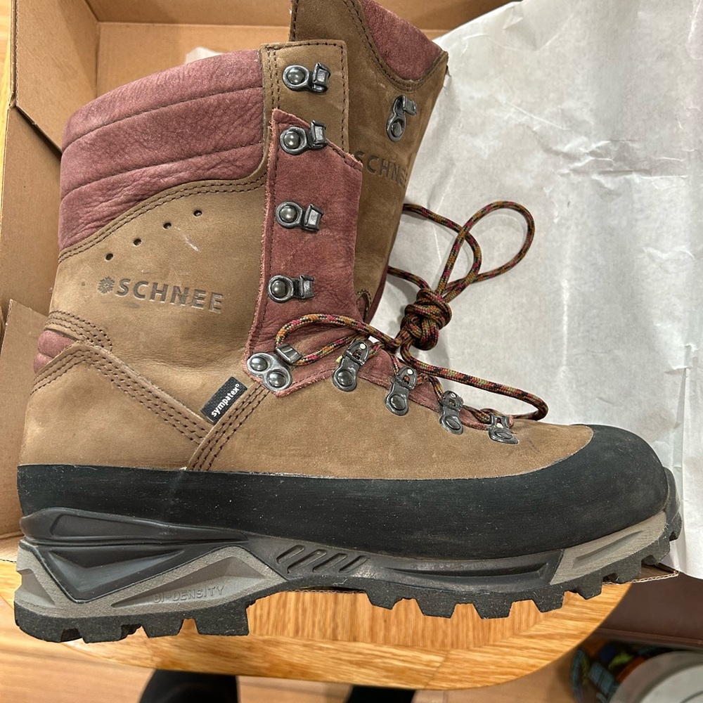 Schnee's Beartooth 200g Hiking Boots